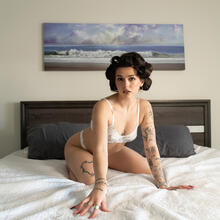 Nude