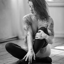  Nude