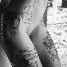  Nude