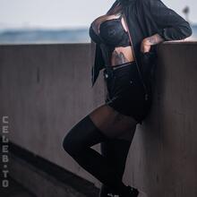  Nude