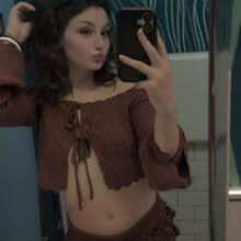  Nude