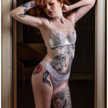  Nude
