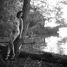  Nude