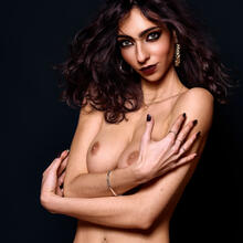  Nude