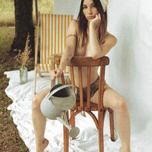  Nude