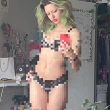  Nude