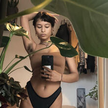  Nude