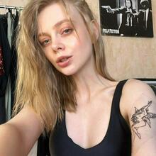  Nude
