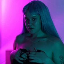  Nude