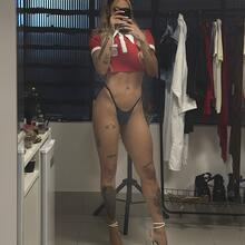  Nude