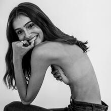  Nude