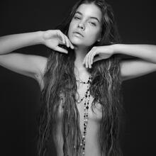  Nude
