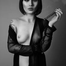  Nude