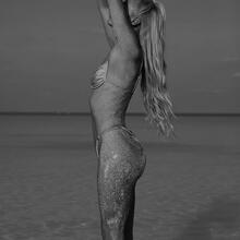  Nude