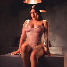  Nude