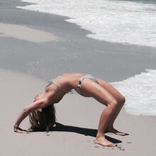  Nude