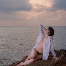  Nude