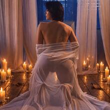  Nude