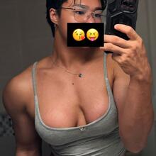 Nude