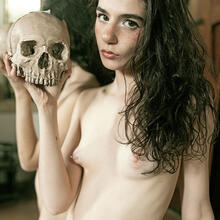  Nude