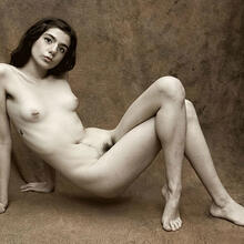  Nude