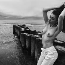  Nude
