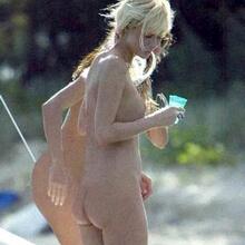  Nude