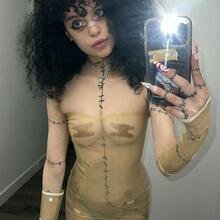  Nude