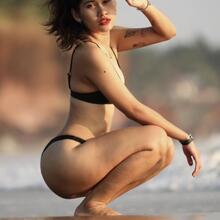  Nude