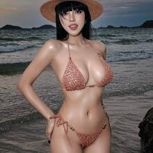  Nude
