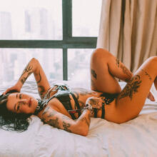 Nude