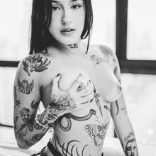  Nude
