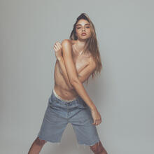  Nude