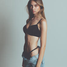  Nude