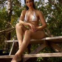  Nude