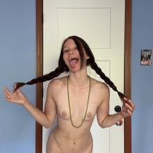  Nude