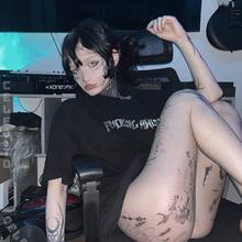  Nude