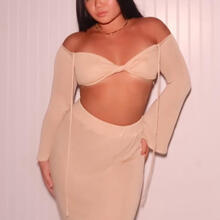  Nude