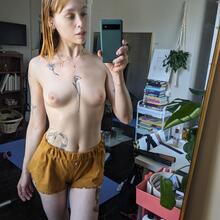  Nude