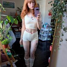  Nude