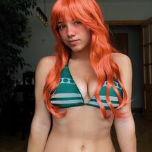  Nude