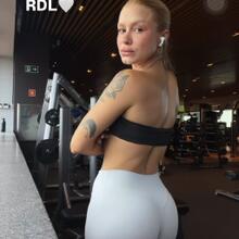  Nude