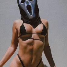  Nude