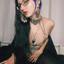  Nude