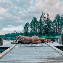  Nude