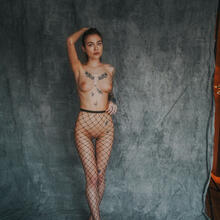 Nude