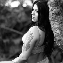  Nude