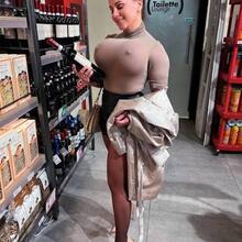  Nude