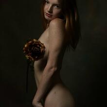  Nude