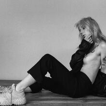  Nude